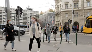 Certificatul de vaccinare dă jos masca de pe feţele oamenilor. O ţară vecină anunţă relaxarea măsurilor pentru cei imunizaţi