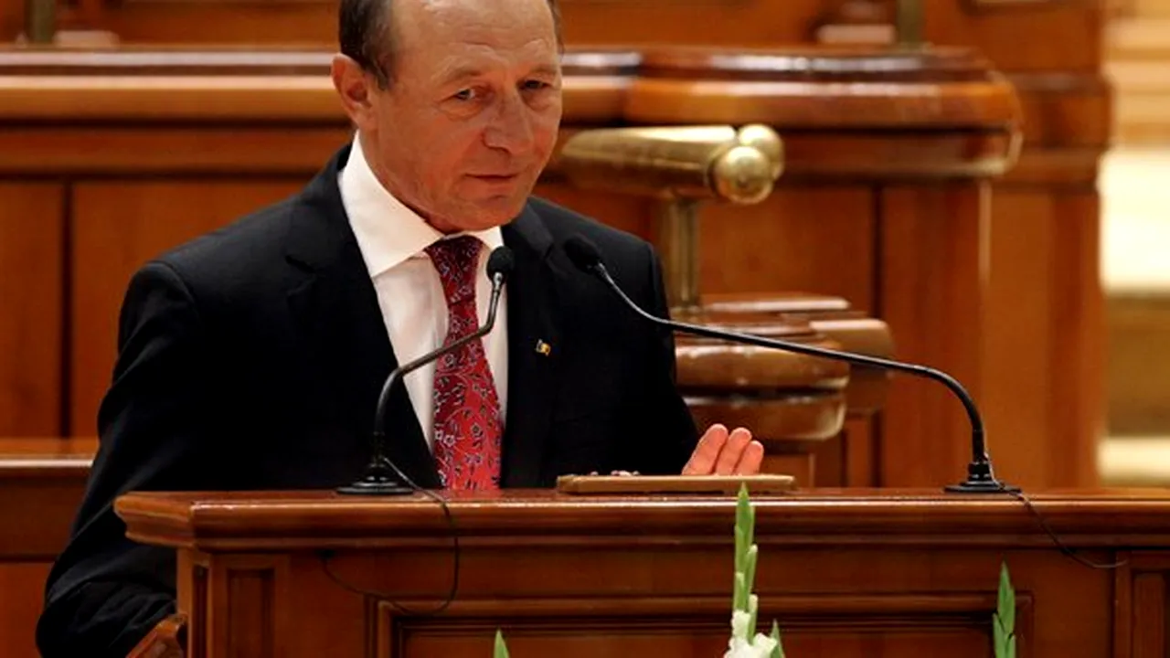 Băsescu, lui Antonescu: Vă las aici o foaie pe care să scrieţi ce aţi promis