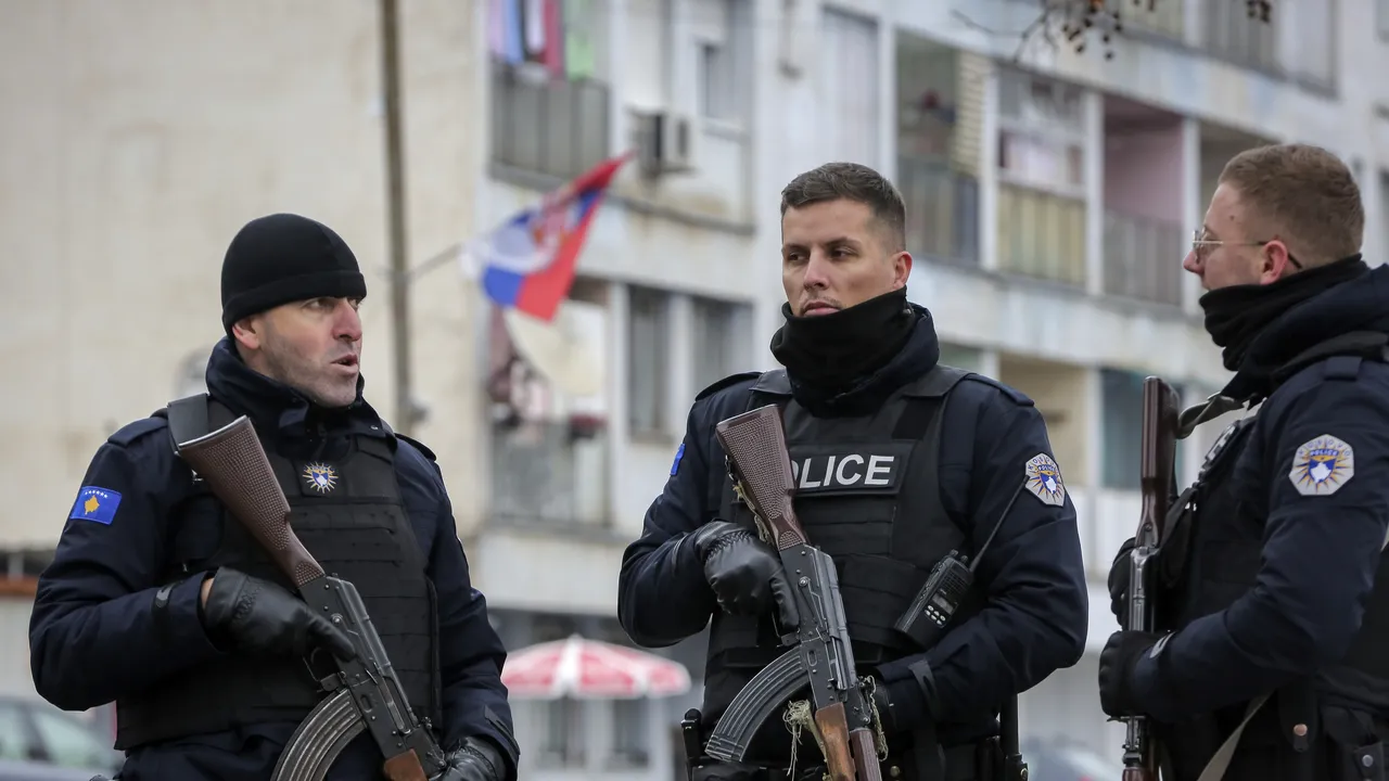 Guvernul din Kosovo acuză Serbia că vrea destabilizarea situaţiei, cu ajutorul Rusiei
