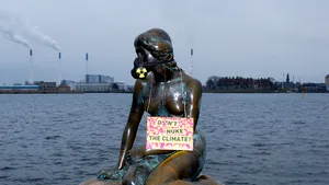 Mica Sirenă din Copenhaga, implicată în lupta împotriva energiei nucleare
