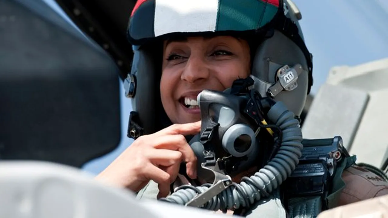 Prima femeie pilot pe un avion de luptă din Emiratele Arabe Unite a condus o escadrilă care a lansat raiduri în Siria