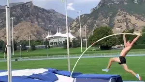 VIDEO. Momentul dureros în care coşmarul unui sportiv a devenit realitate. Tânărul era la un pas de a rămâne „castrat”