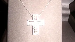 Gwyneth Paltrow’s Necklace, Demi Moore’s Bag To Be Auctioned Off For Charity In Bucharest