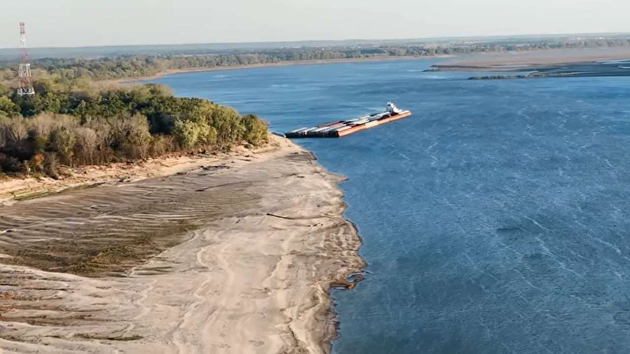 Râul Mississippi a secat: imagini incredibile surprinse de dronă

