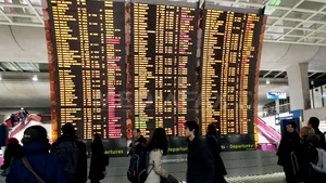 Aproximativ 2.000 de persoane, evacuate la aeroportul Roissy din cauza zăpezii de pe acoperiş