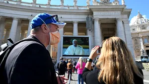 COVID-19 aduce schimbări şi în religie. Cum se adaptează Biserica şi credincioşii noilor reguli 