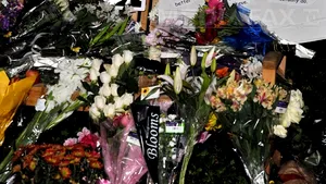 Omagii aduse lui Steve Jobs de oameni din întreaga lume - GALERIE FOTO