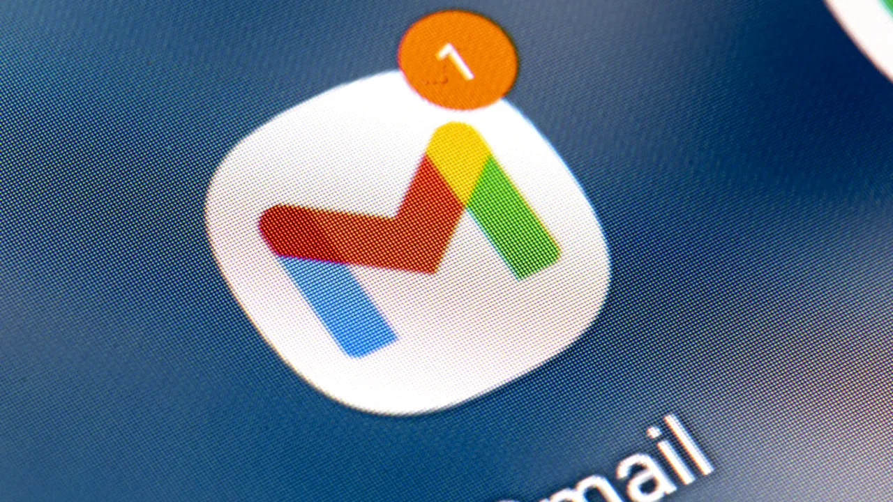 Google va sintetiza automat e-mailurile lungi din Gmail cu ajutorul inteligenței artificiale