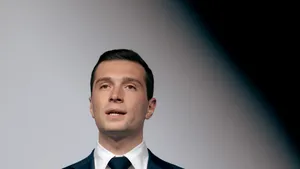 Bardella afirmă că „umbrela nucleară” a Franţei protejează anumiţi aliaţi europeni. El insistă asupra menţinerii angajamentelor apărării României