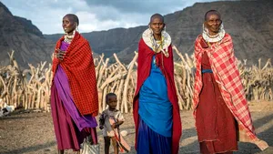 Imagini spectaculoase cu trei triburi africane, realizate de un fotograf român, elogiate în Daily Mail - FOTO