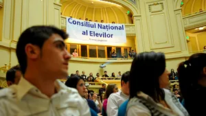 Consiliul Elevilor consideră că autorităţile trebuie să se mobilizeze: sunt necesare măsuri ca să nu avem un nou val după sărbători