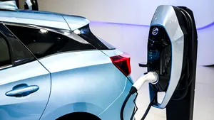 Cota de piaţă a maşinilor electrice creşte în Europa, în timp ce vânzările totale scad