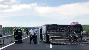 FOTO Şapte persoane rănite într-un ACCIDENT la Topolovăţ, judeţul Timiş / O singură persoană a ajuns la spital