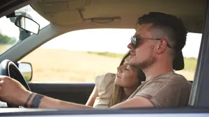 Sondaj surprinzător: permisul de conducere crește șansele de întâlniri romantice, dar o greșeală le distruge