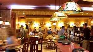 TOPUL celor mai mari consumatori în barurile româneşti. Pe ce loc se află românii în clasament