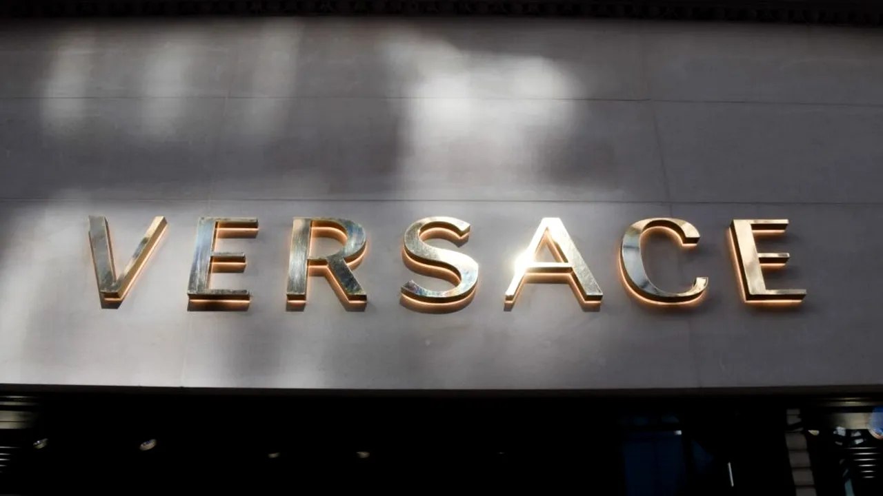 Prada cumpără Versace cu suma de 1,25 miliarde de euro