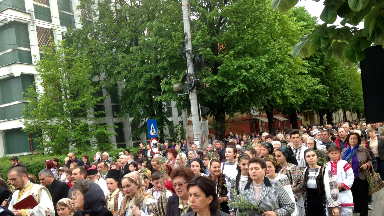 Trafic restricţionat în Capitală pentru procesiunile religioase de Florii. Ce rute trebuie evitate