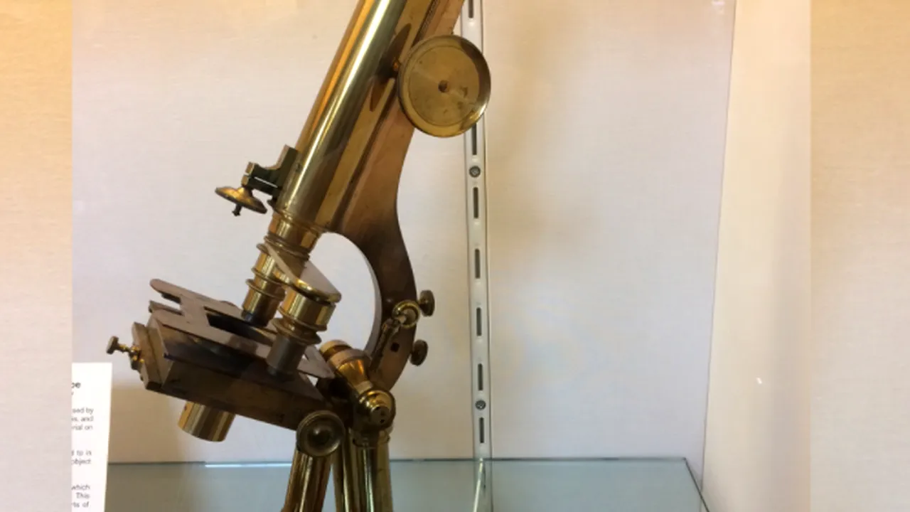 Microscopul lui Darwin s-a vândut pentru o sumă-record

