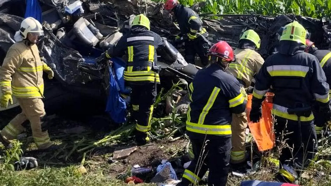 Accident grav în vestul Ucrainei. 14 morţi după ce o cisternă s-a ciocnit cu un microbuz 