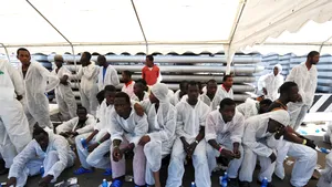 Refugiaţi din Italia, nemulţumiţi de mâncarea primită