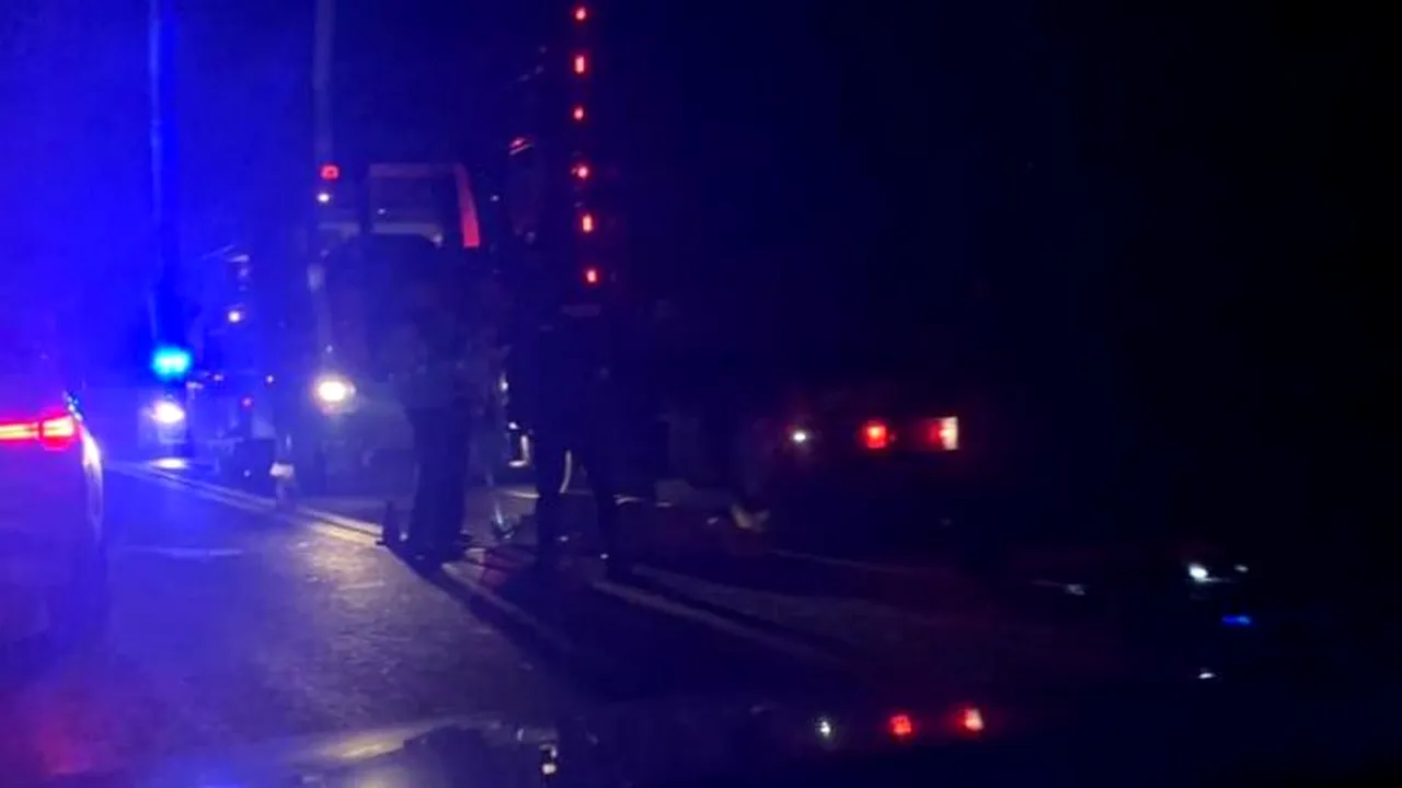 Tragedie sinistră în Cluj. Şofer de camion, care a oprit să repare vehiculul, a murit prins între roţi