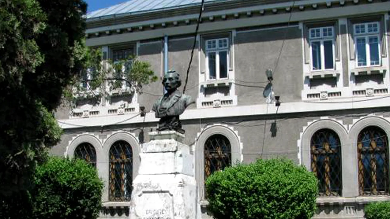 Târgovişte: Bustul poetului Grigore Alexandrescu, recuperat de la un centru de colectare