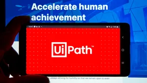 Gadgeturi pentru noua lume a coronavirusului. Cu ce soluţie a venit „unicornul” românesc UiPath în întâmpinarea medicilor din Dublin