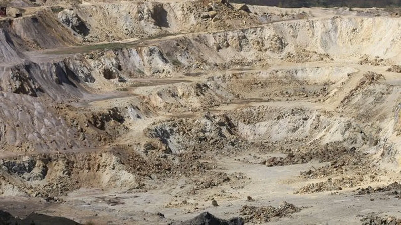 Guvernul negociază creşterea participaţiei la Roşia Montană şi mărirea redevenţei