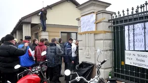 Mii de ucraineni au vizitat reşedinţa lui Ianukovici. Cum arată locuinţa fostului preşedinte, care va fi restituită statului - FOTO, VIDEO