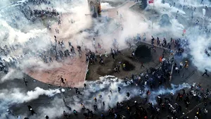 PROTESTELE DIN TURCIA: Medicii denunţă folosirea periculoasă a gazelor lacrimogene