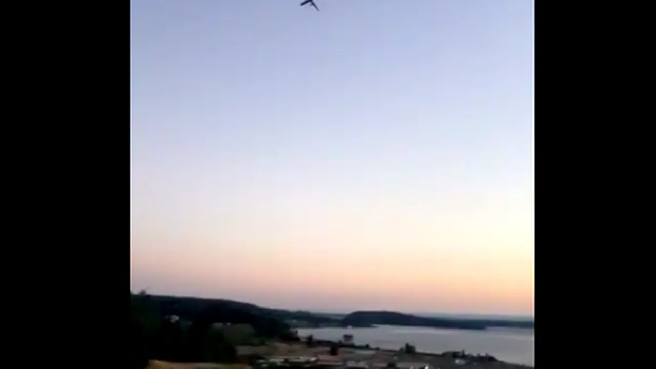 Incident ŞOCANT: Un mecanic de avion a furat o aeronavă de pasageri şi s-a prăbuşit cu ea după ce a făcut o cascadorie în aer | VIDEO