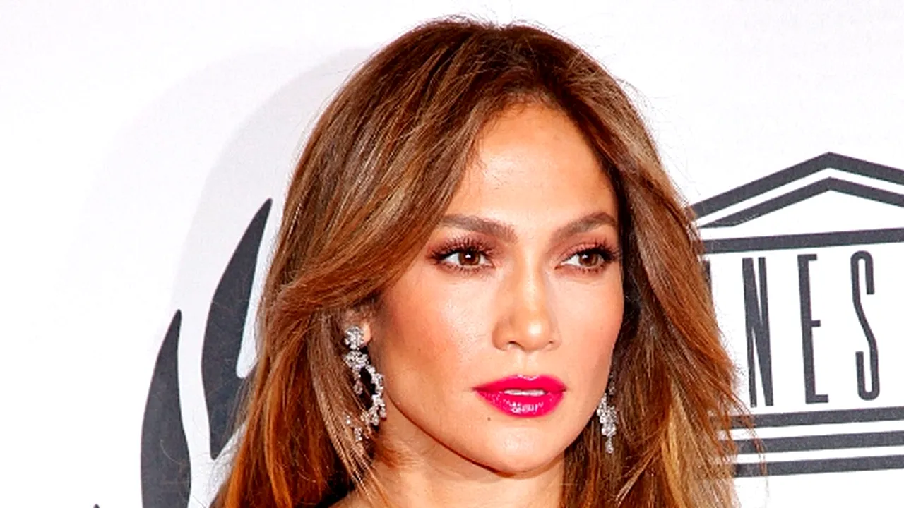 Jennifer Lopez, costum inedit de Halloween: Cum s-au îmbrăcat cântăreaţa şi iubitul ei - FOTO