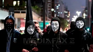 Manifestaţie Anonymous împotriva austerităţii în apropiere de Palatul Buckingham 