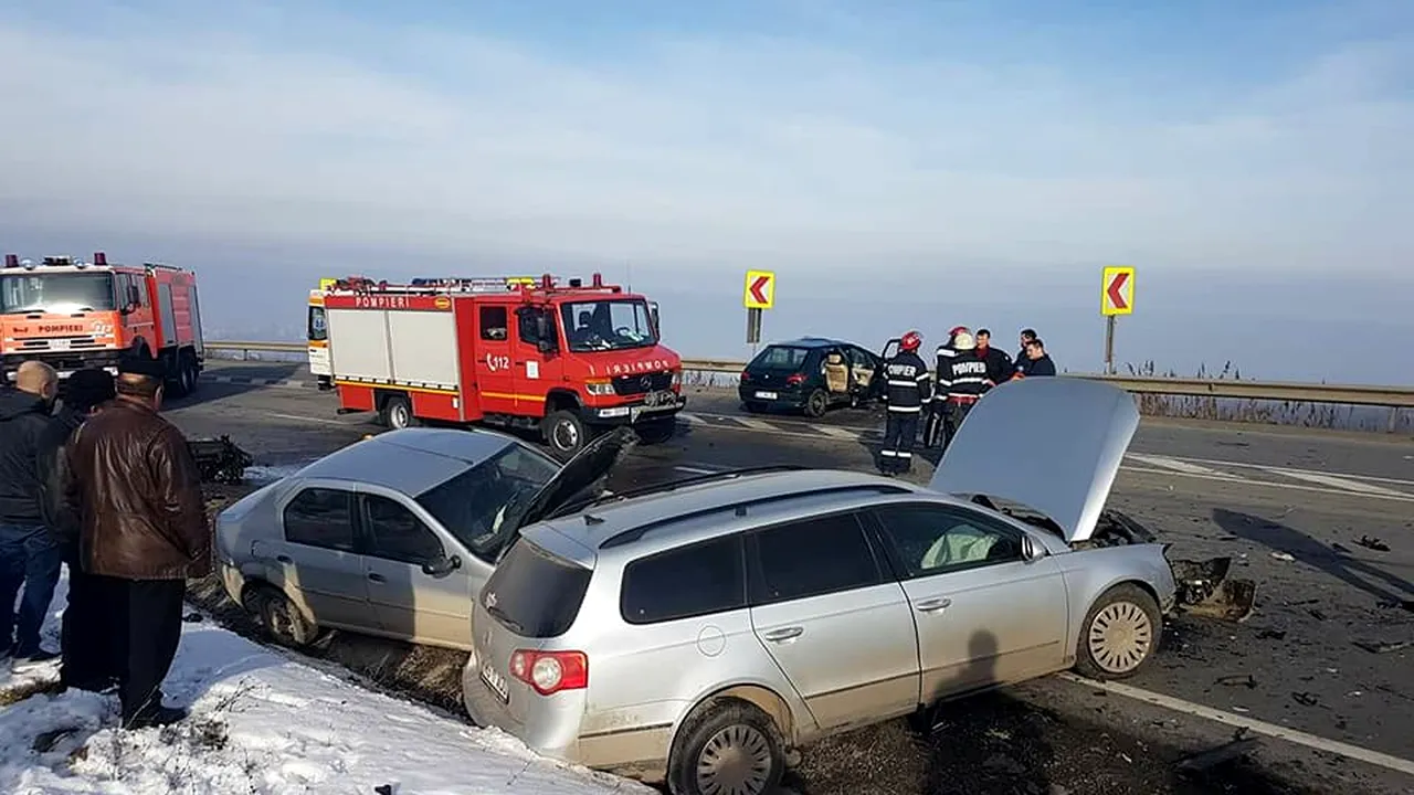 Cluj: Cinci persoane rănite în urma unui carambol între trei maşini