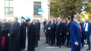 FOTO, VIDEO | Premierul Ungariei, Viktor Orban, se află într-o vizita în România, unde a participat la o slujbă religioasă cu peste 600 de preoţi din Bazinul Carpatic şi la o procesiune în Cluj, alături de 1.000 de oameni