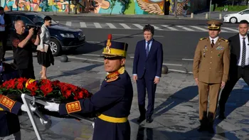 POLITIC Nicușor Dan a depus o coroană de flori la monumentul dedicat memoriei victimelor Mineriadei din iunie 1990