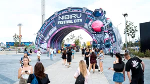 BEACH, PLEASE! 2026 continuă în forță: Ziua 1 a adus show-uri spectaculoase și o energie care a ținut festivalul viu până târziu în noapte (P)