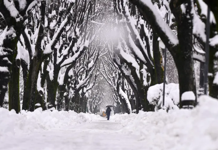 METEO ANM, informare meteo: ploile și ninsorile cuprind toată România, până duminică