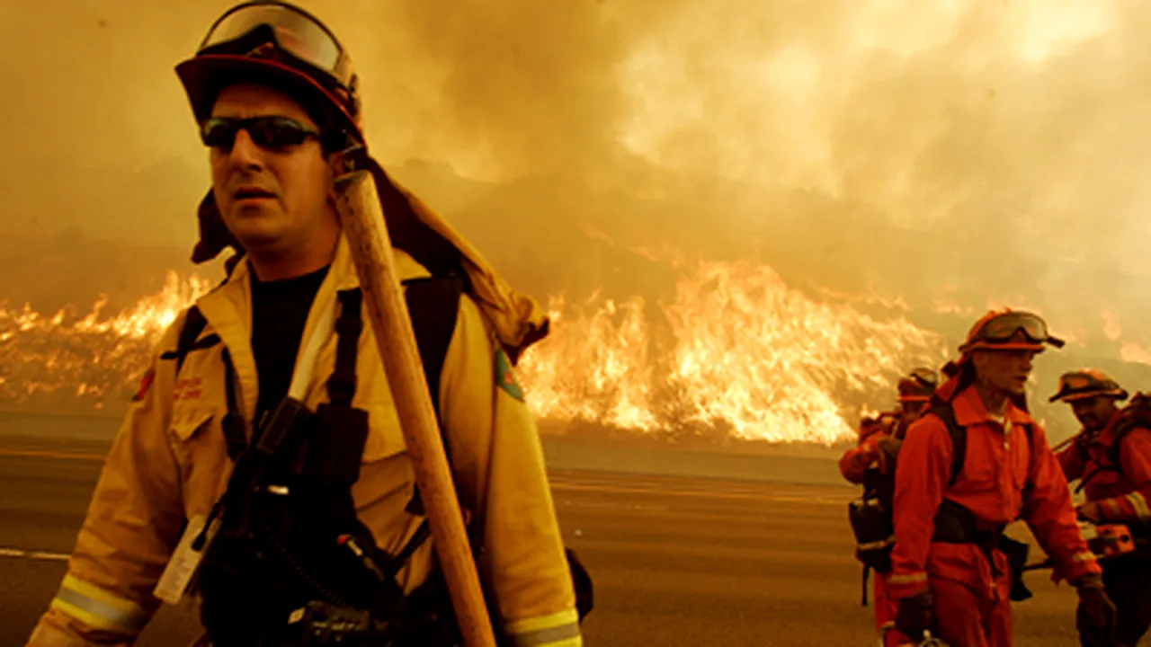 Pompierii nu vor reuşi să stingă incendiul de vegetaţie din California în luna august