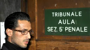Un paparazzo celebru, condamnat pentru şantajarea unor fotbalişti