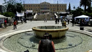 Neonaziştii greci seduc tot mai mult public în Grecia, skinheads, femei sau studenţi