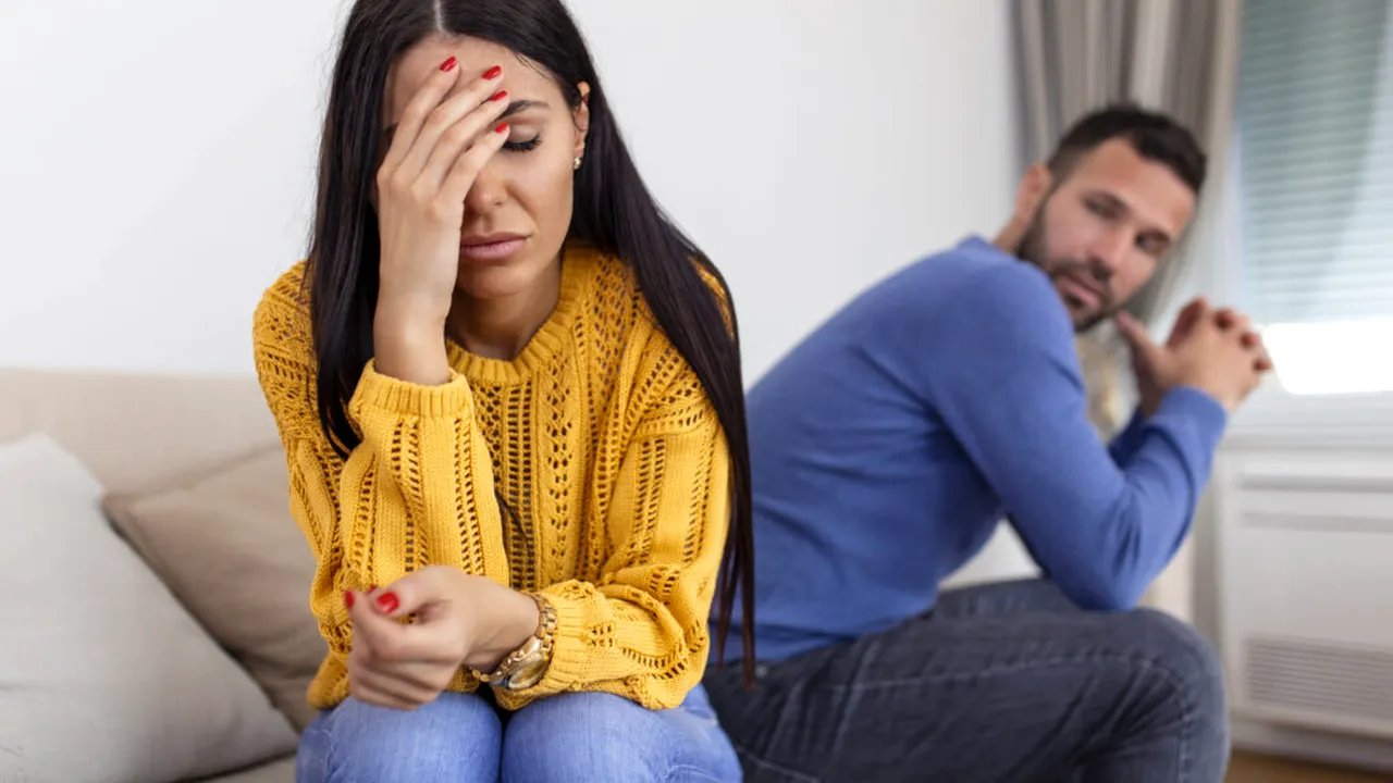Trei semne că relația ta se apropie de sfârșit, potrivit psihologiei. Apar întotdeauna în aceeași ordine