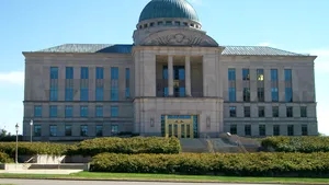 Şi avocatul lui Florin Cîţu din procesul din SUA a avut probleme: Curtea Supremă a statului Iowa i-a suspendat în 2015 pentru 30 de luni licenţa de practică pentru că îşi hărţuia sexual clientele