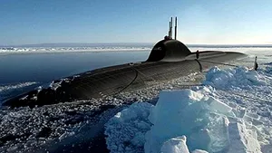 Vladimir Putin admite, la trei zile de la incident, că submarinul ultra-secret, la bordul căruia s-a produs incendiul, avea reactor nuclear