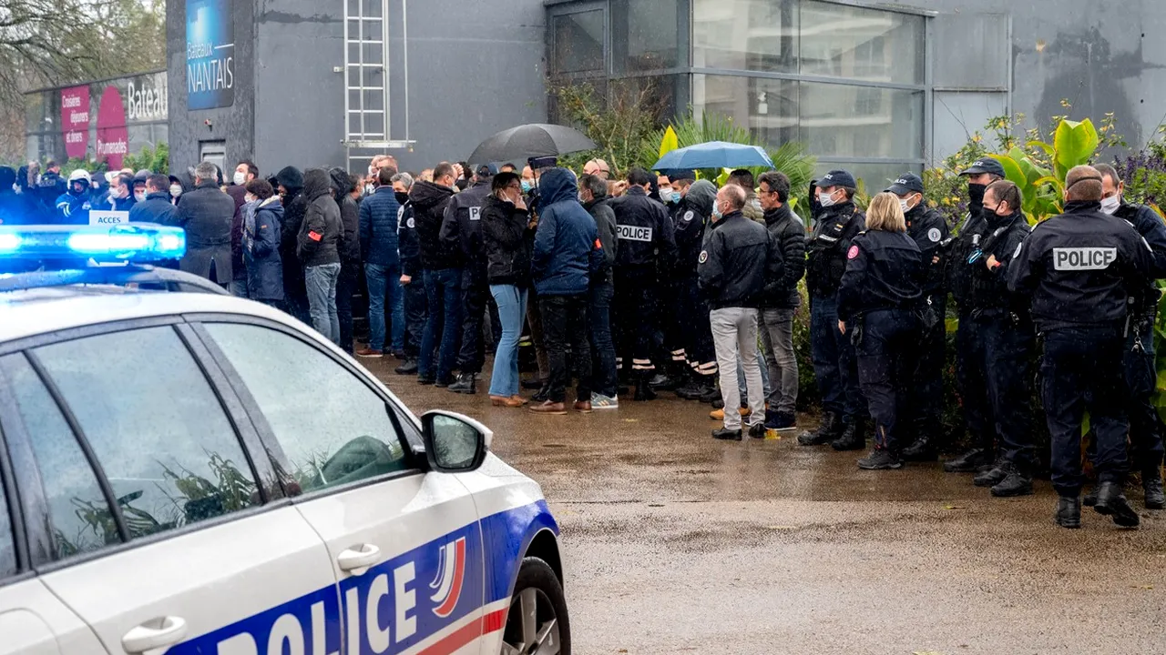 Militanţi de extremă-stânga suspectaţi că pregăteau acţiuni violente, arestaţi preventiv în Franţa 