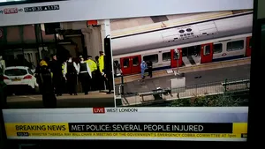 ATAC TERORIST în Londra | Panică la METROU unde a explodat o bombă artizanală/ Bilanţul a ajuns la 29 de răniţi/ Organizaţia teroristă Stat Islamic a revendicat responsabilitatea comiterii atacului  - FOTO, VIDEO