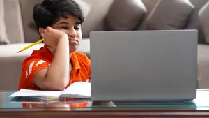 Cine se trezeşte de dimineaţă, cască toată ziua. Orele mai târzii de începere a şcolii au beneficii pentru elevi STUDIU