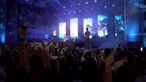 Voltaj, GEST NEAŞTEPTAT pentru Alexandra, adolescenta din Caracal: Toţi avem o vină că s-a ajuns în situaţia asta | VIDEO