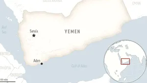 O navă de trasport a fost lovită de un proiectil lansat rebelilor houthi din Yemen, susţinuţi de Iran / Situaţia escadalează în zona Mării Roşii
