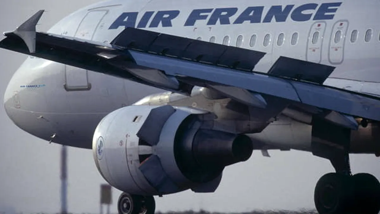 Un avion de pasageri al Air France a aterizat de urgenţă în Kenya din cauza unui dispozitiv suspect. Air France: NU era bombă. Din ce era confecţionat